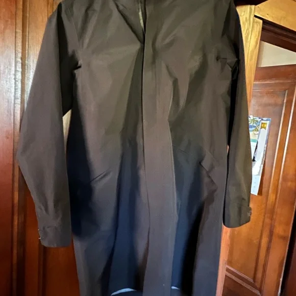 Arc’teryx - Small - Women’s- Gore-Tex long black rain jacket - Picture 5 of 8